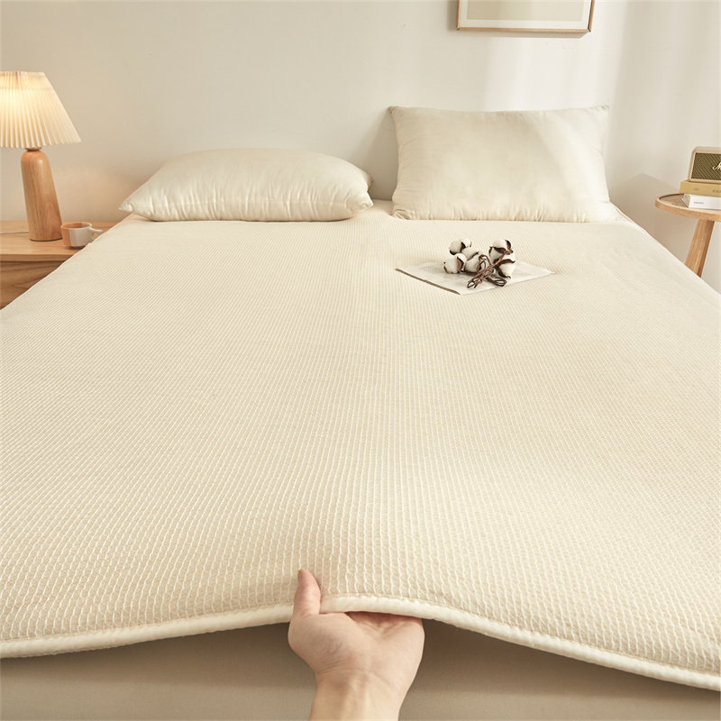 بطانية سرير بنمط قشور السمك من - مراجعة Mattress Pad Topper وسعره